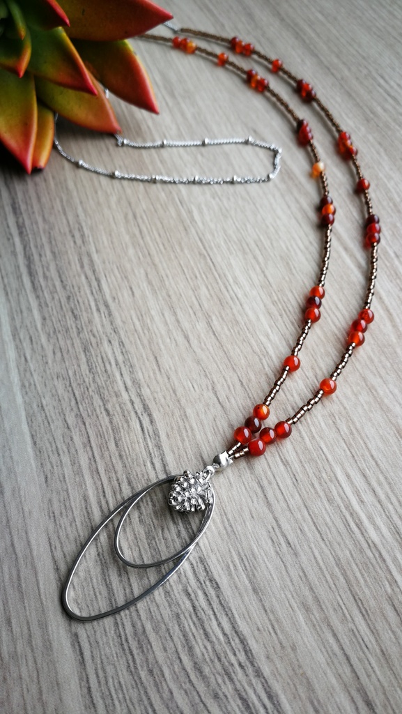 Collier pin (orange)