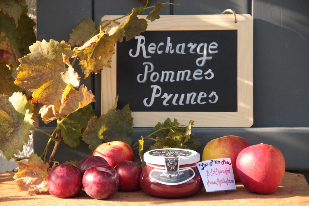 Recharge de prunes et pommes